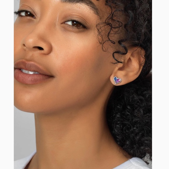 KENDRA SCOTT • Gold Ari Watercolor Illusion Earrings - Picture 3 of 4